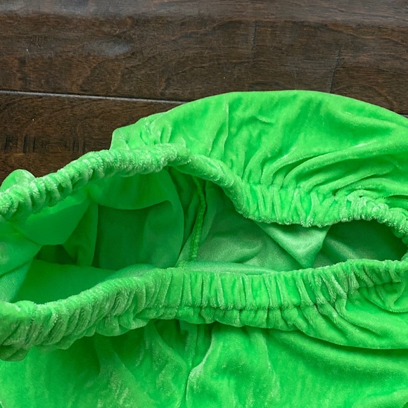 Adult Grinch Costume - Red and Green - Picture 7 of 11